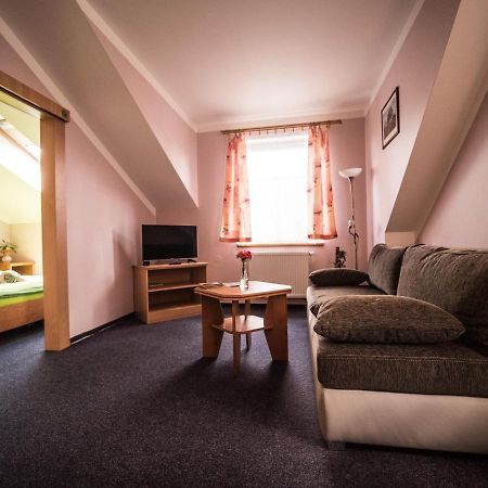 Hotel Holzbecher Ratiborice Česká Skalice エクステリア 写真